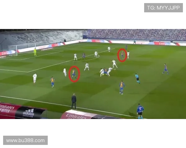 前裁判狂批维尼修斯：总挑衅再装受害者，欧足联没证据也敢禁赛